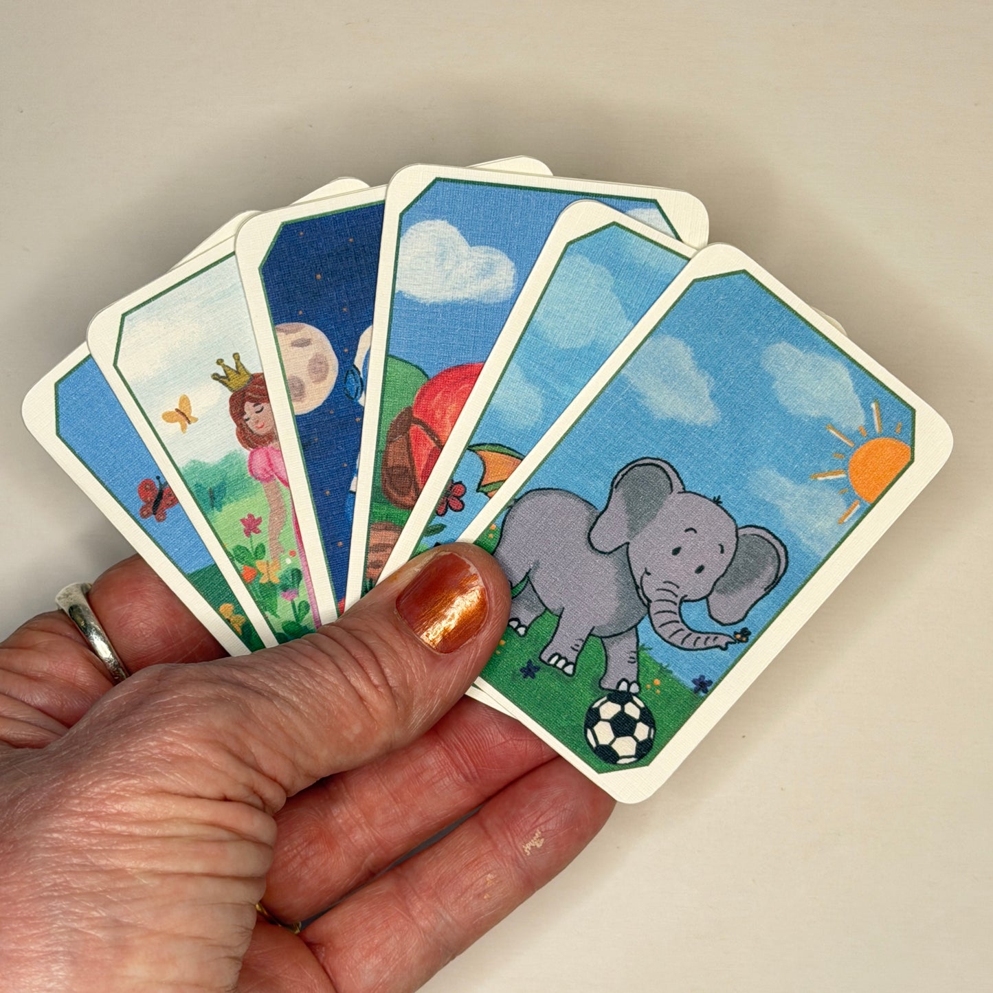 Mini Notes Gift Tin | Tinges of Wonder | 12 Mini Notes & Pen